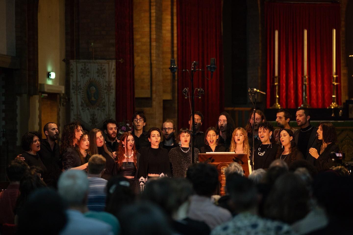 Thank you to everyone who made it to our debut London concert last month, you packed out the church!❣️

Keeps your eyes peeled, our journey has just begun&hellip;

Thank you @genvv for capturing the magic 📸

.
.
.

 #greekalleluia #medieval #medieva
