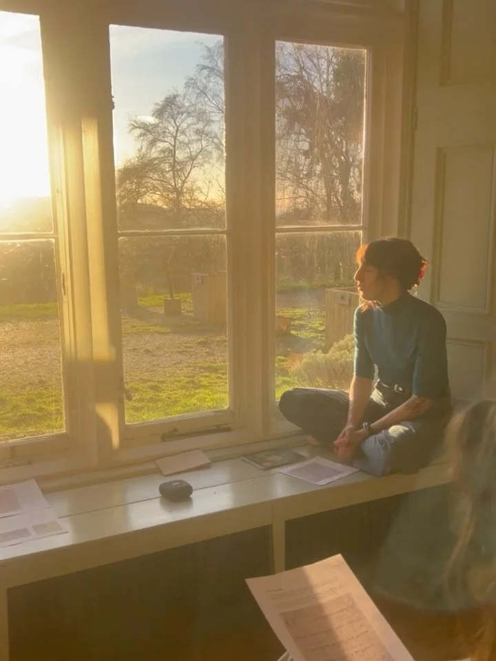 A week of singing into the sunset, bellies full and spirits held, during our residency at @hawkwood_cft ☀️ Thank you for caring for us so generously.
We look forward to sharing the new repertoire!