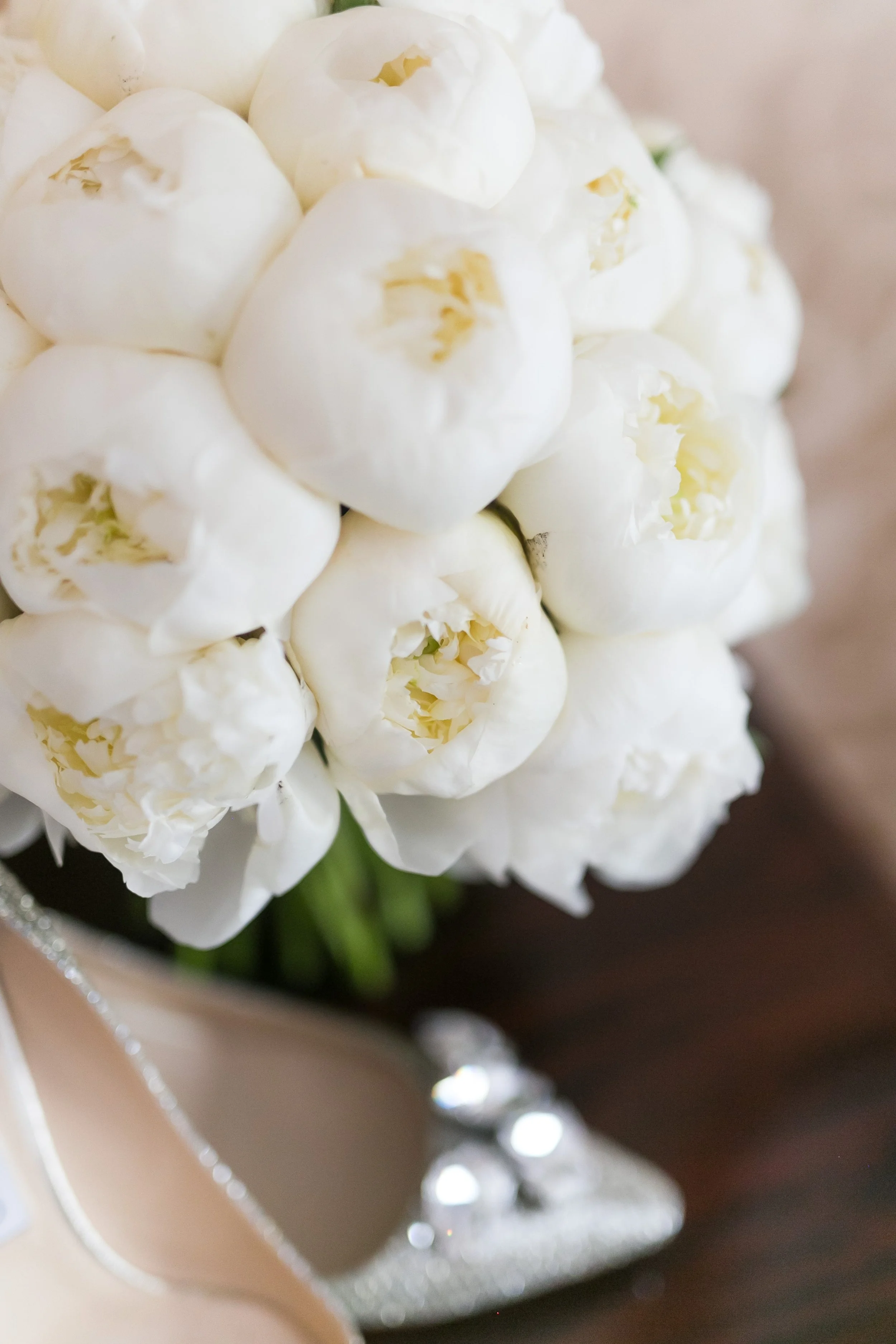 White wedding flowers at New Country House Hotel with Leasha and Steve