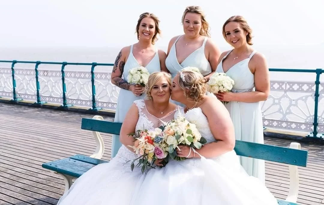 Bridal party with bouquets.jpg