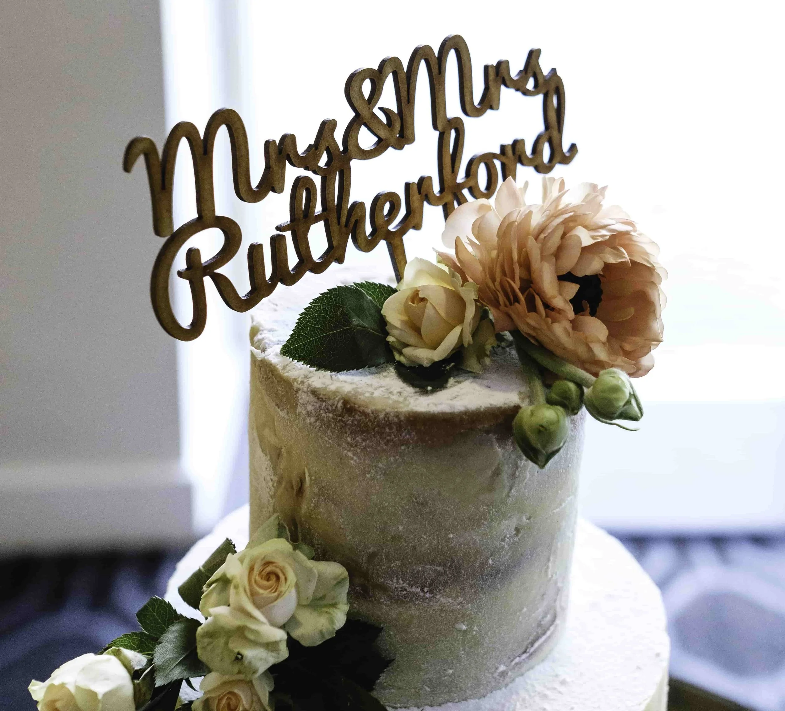 Close up detail of florals for wedding cake.jpg