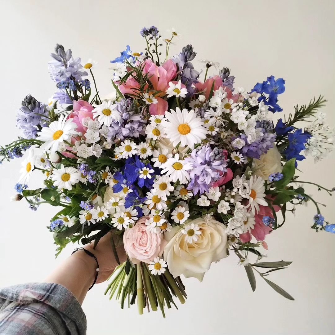 3 things I don't do.

Own a shop. I used to work as a retail manager and I knew when I became a florist this was not a route I wanted to go down.

Have fresh flowers in my studio all the time. I only buy flowers specifically and intentionally for wor