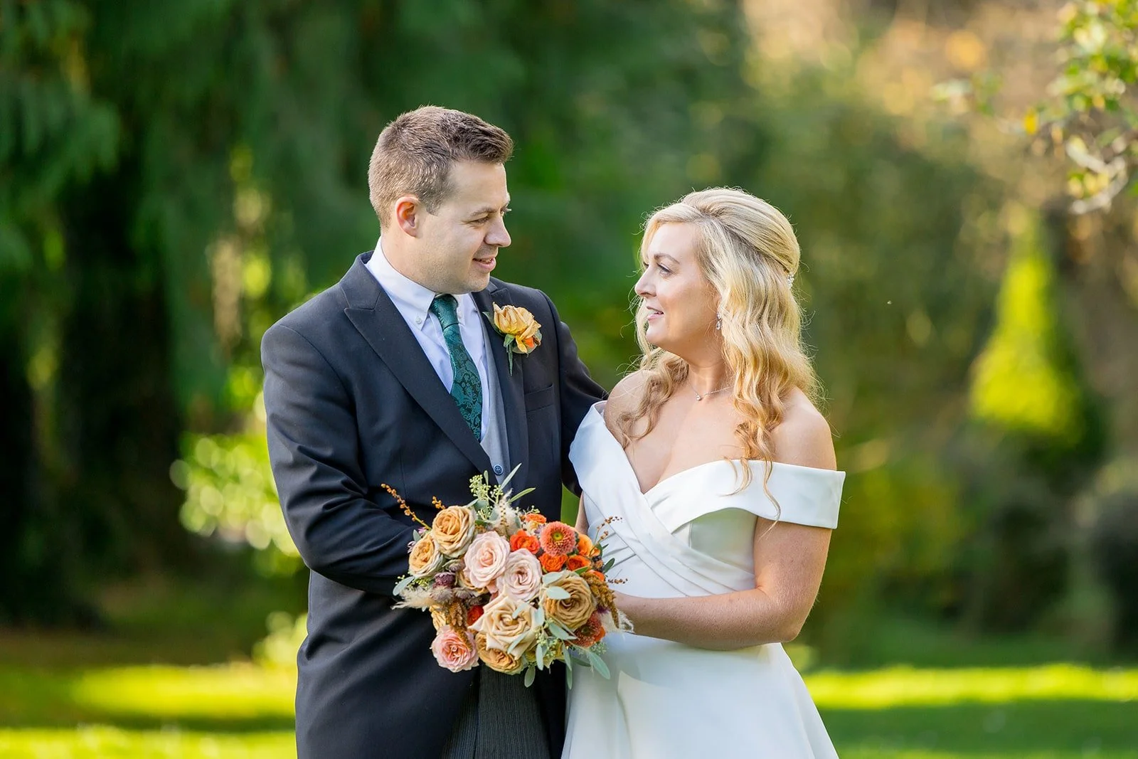 Bride and groom with caffeine tonal wedding flowers.jpg