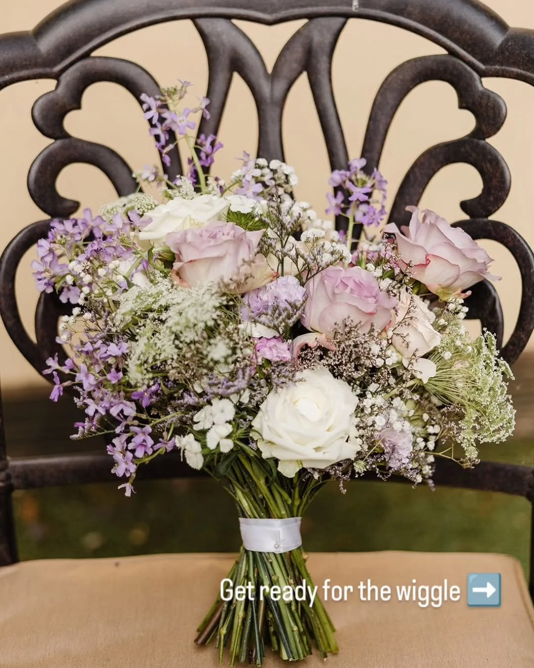 The wiggle. 
Do all the best bridal bouquets need a little wiggle? You tell me.

Personally, I love to add that natural movement to all my bouquets. Don't you think it makes them feel alive and less static?

Obviously, as you see here, this doesn't g