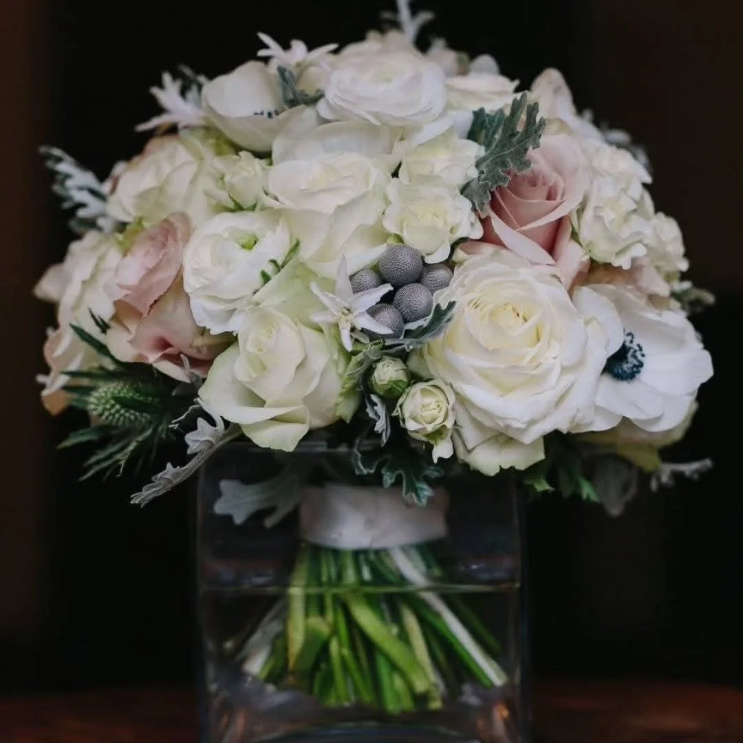 Winter wedding flowers.
So many yummy ingredients - white roses, quicksand roses, silver brunia berries, ranunculus, narcissisi, white eryngium, anemones, some dusty miller foliage.

Would you believe me if I told you this is one from the archives - 
