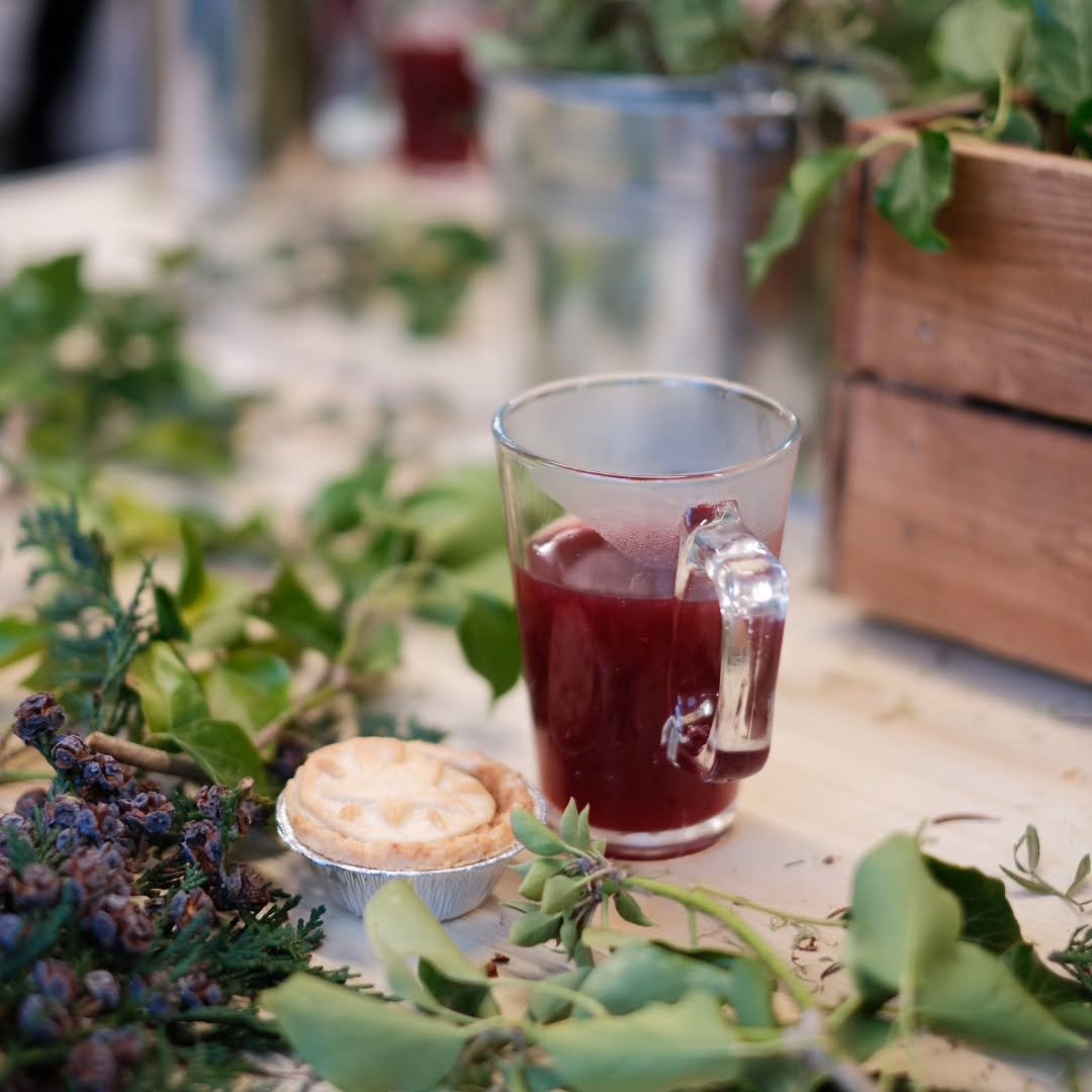 Final call for this weekend! I guarantee you will NOT be disappointed by the wreath you create AND you will leave feeling beautiful festive.

Saturday 6th December: 11-1 &amp; 2.30-4.30 pm

Get floral with a bit of creative self care, the perfect rel