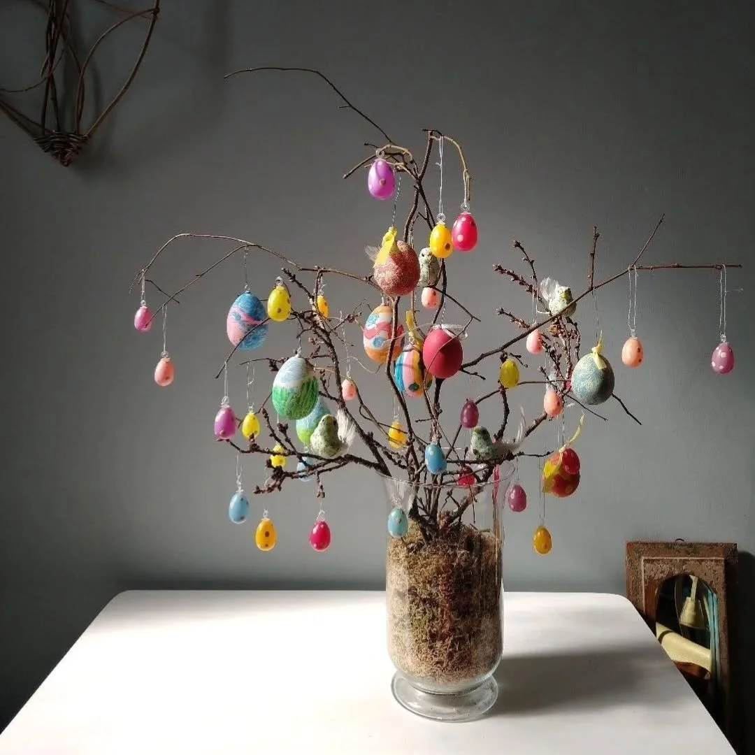 Wishing all you lovely people a very Happy Easter! 🌸🐰🌼

Hope this post brings you a little springtime joy with some simple Easter floral touches and a special guest appearance from my fluffy assistant (who insists he&rsquo;s head of quality contro