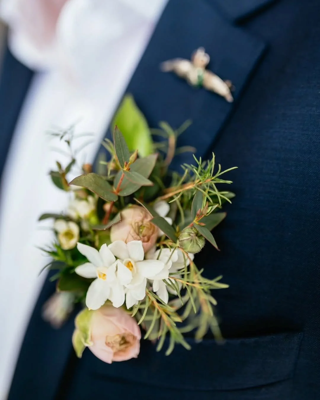 What about the men?
This is a question I get asked during consultations and actually there is more choice than you might think. 
Here are just a few ideas 

Want to learn more? Meet me for a free consultation and let's start planning your wedding flo