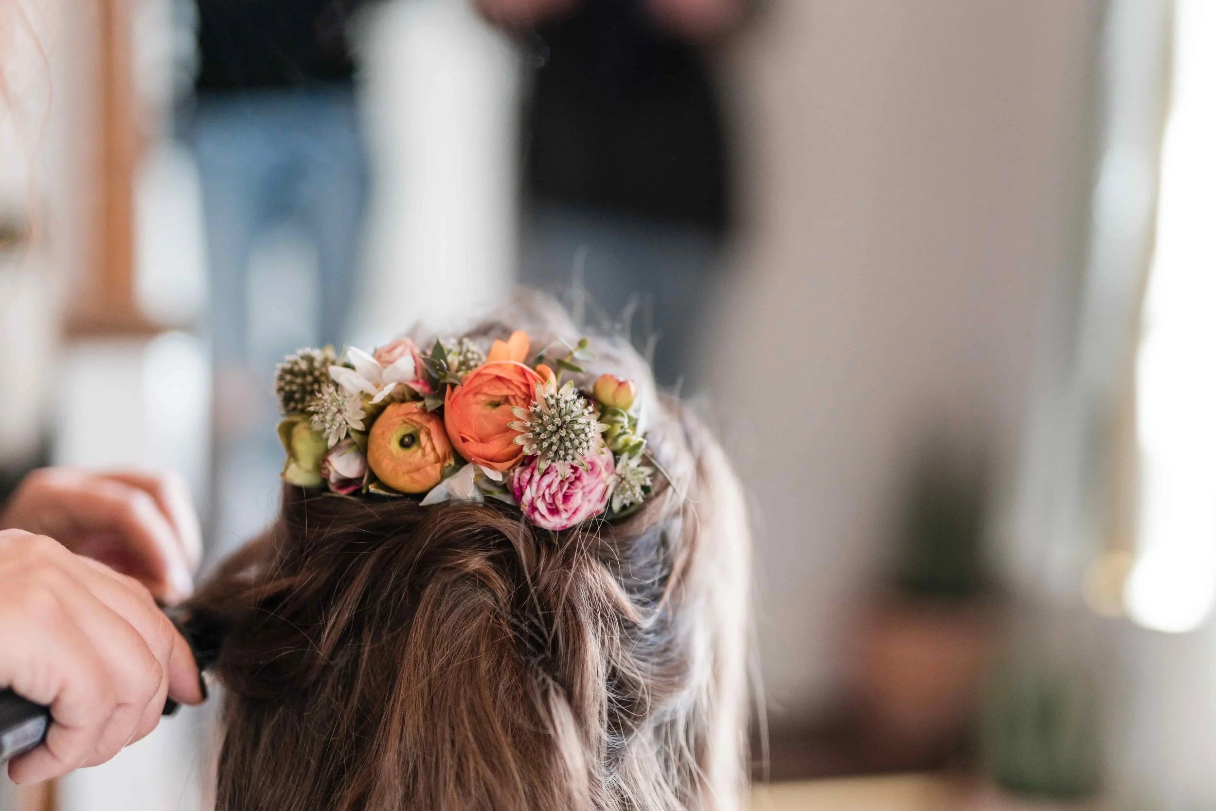 Bridal flower comb with seasonal spring orange and peach flowers