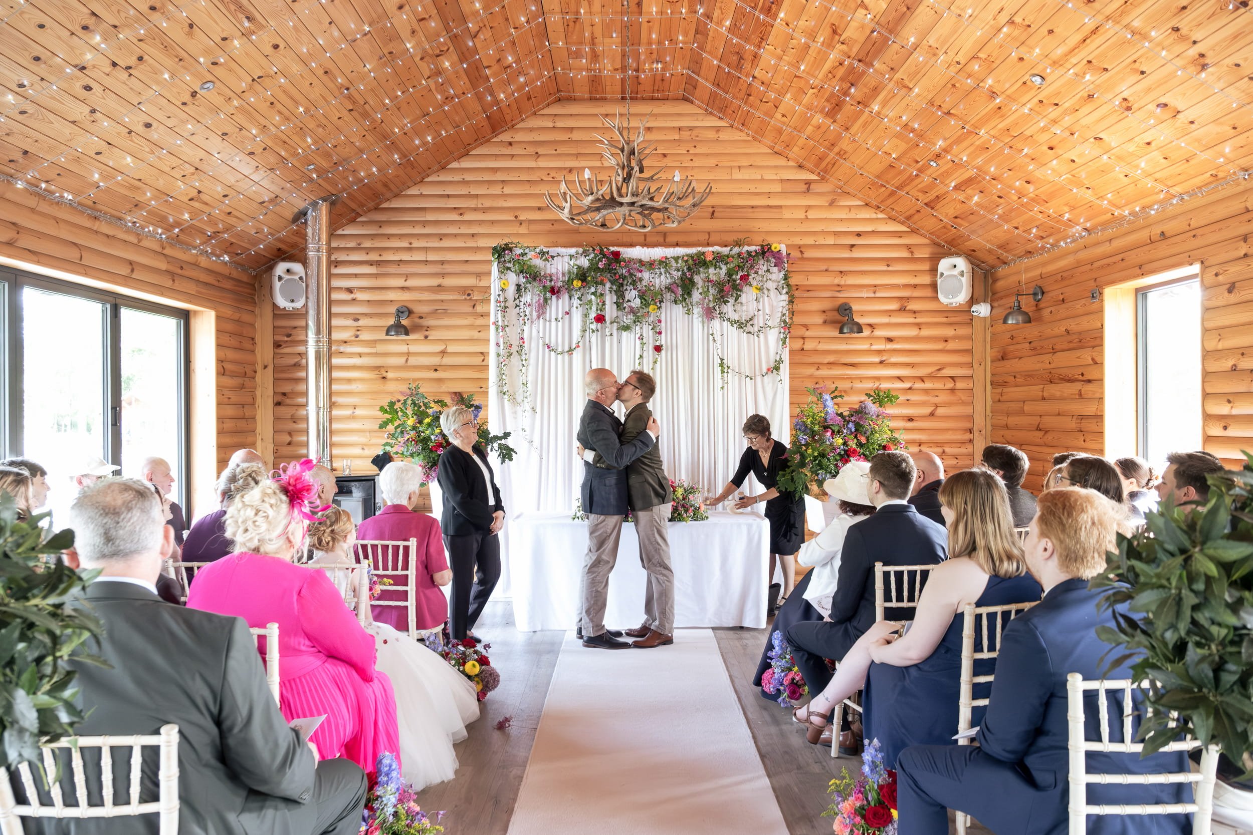 Just married in front of cascading floral vbackdrop at Rhodri's by the Lake, Canada Lodge