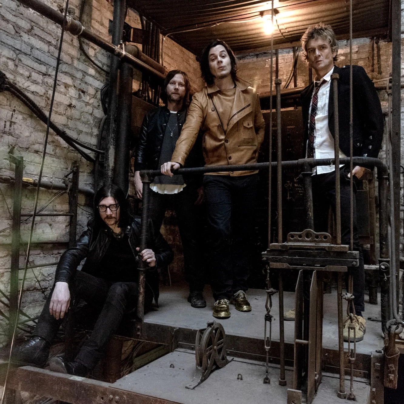 The+Raconteurs+Approved+Press+Photo+%231+by+Steven+Sebring-kopi.jpg