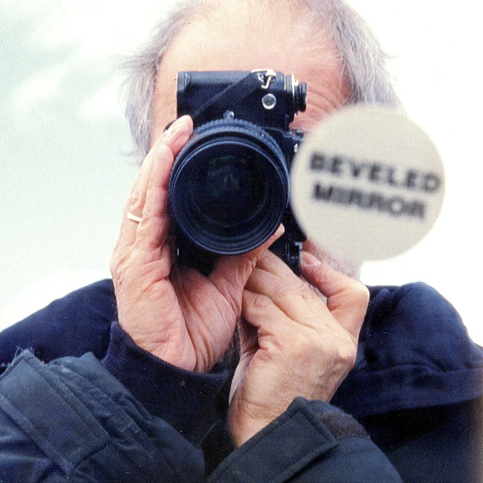 Hans Haacke _700x700.jpg