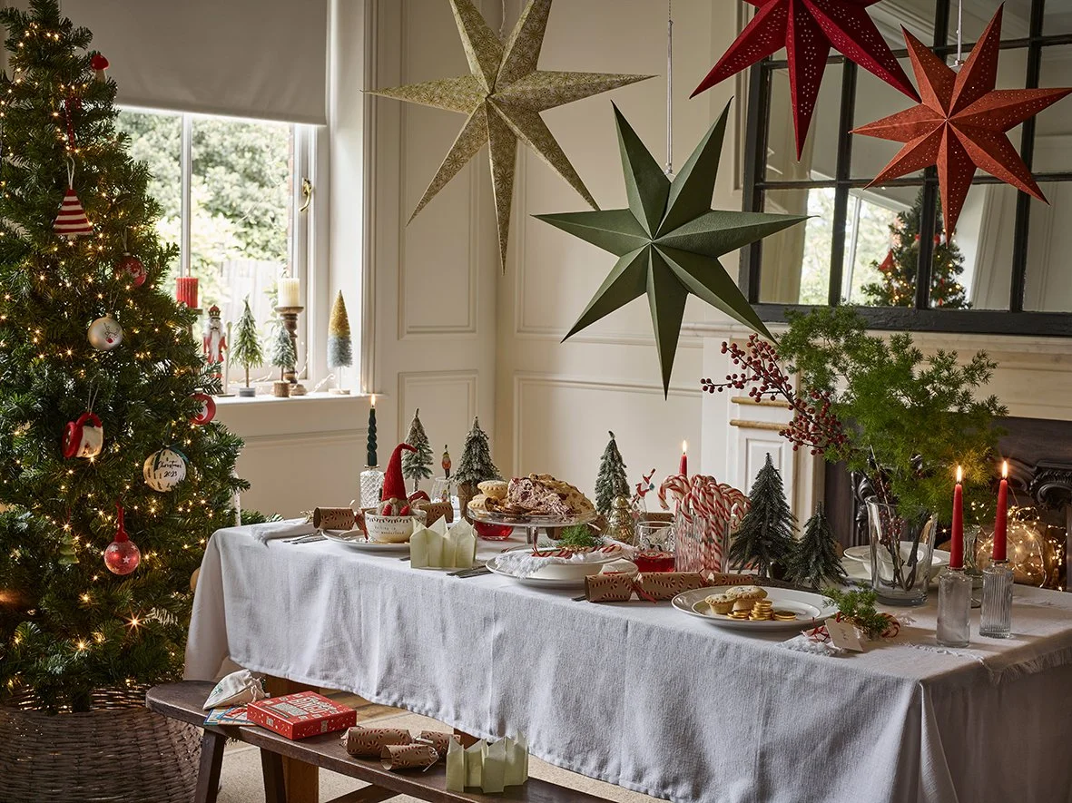 CHRISTMAS WONDER-DINING_145_CANDLES_sRGB copy.jpg
