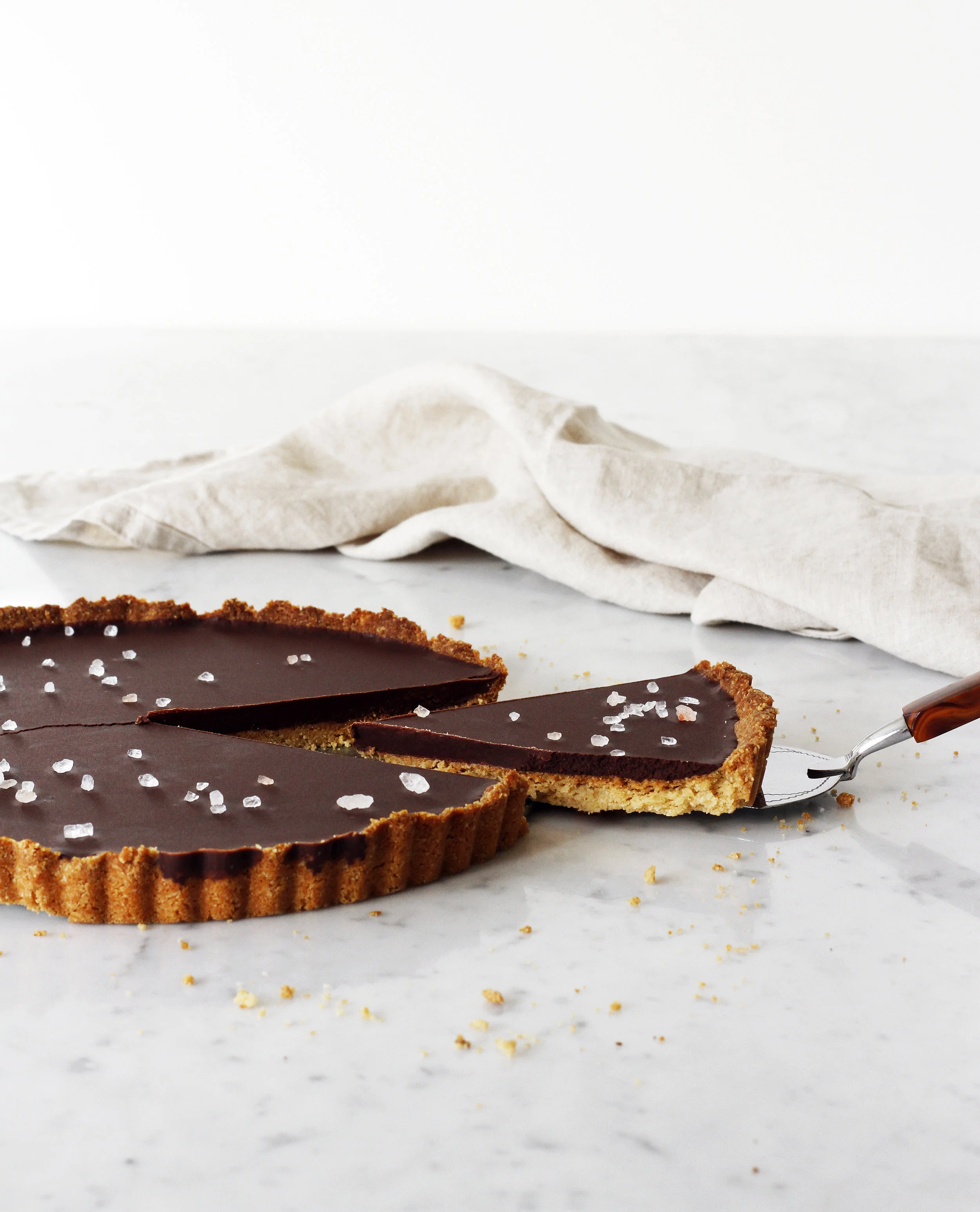 Almond chocolate cake vegan and gf — Food Bandits