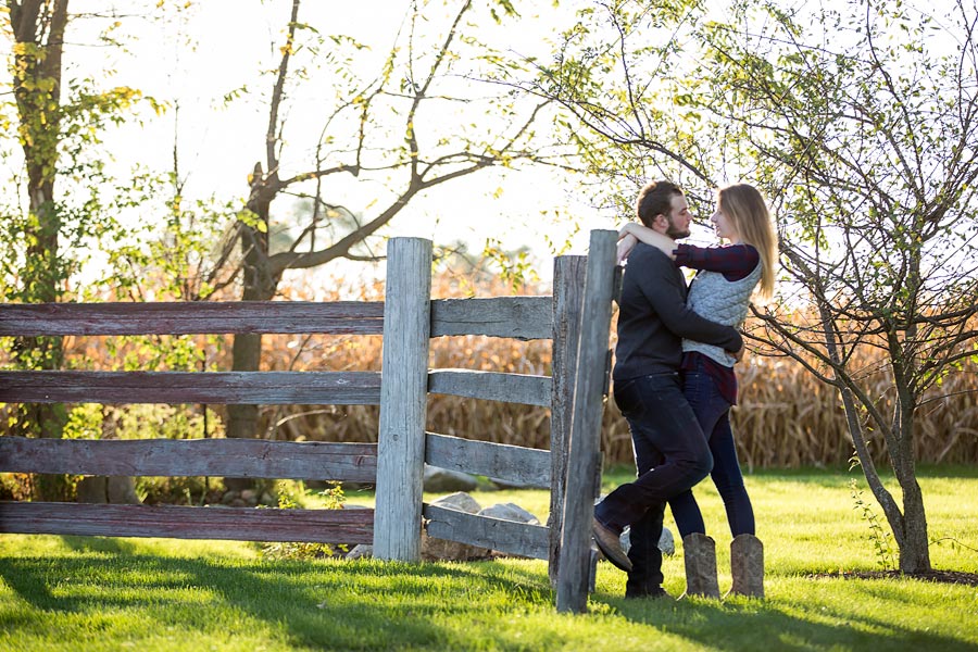 Indiana-Barn-Engagement08.jpg