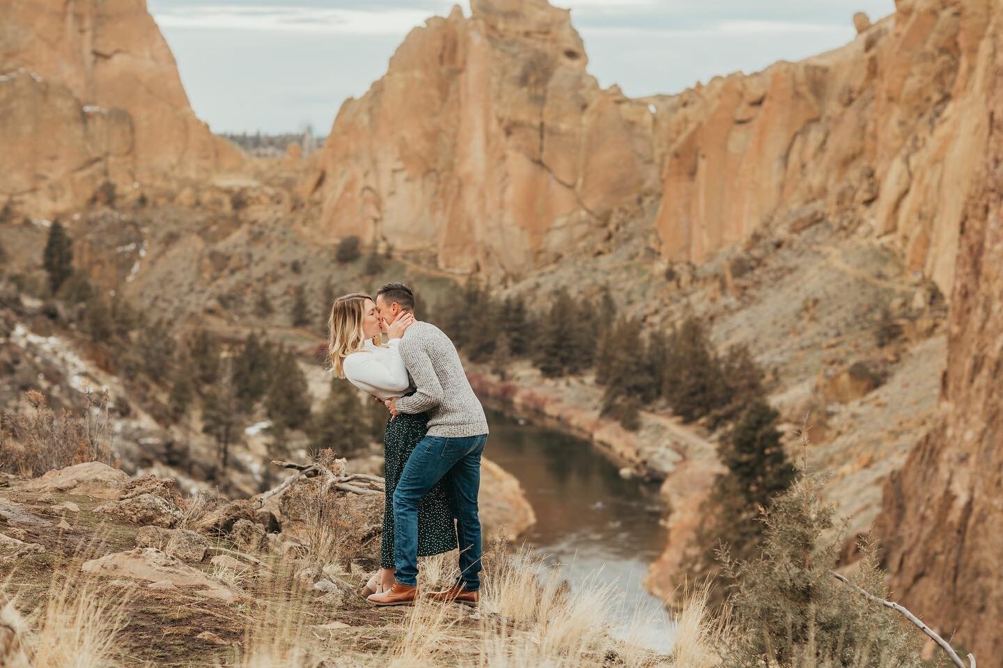 I had the pleasure of capturing Ryan and Hali&rsquo;s engagement photos today at Smith Rock!  Cannot wait for their wedding later this year.  Congrats you two!!! Was so fun getting to know you better &hearts;️
.
.
.
#smithrockengagement #smithrocksta