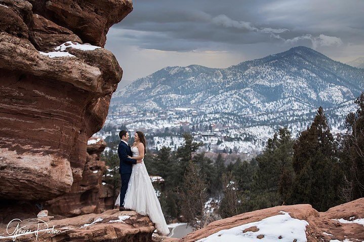 Throwback to this gorgeous elopement shoot at Garden of the Gods in Colorado.  So much fun!  Even driving back in the snowstorm!!! 
.
.
.
#gardenofthegodscolorado #gardenofthegodswedding #coloradoweddingphotographer #bendoregon #sistersoregon #sister