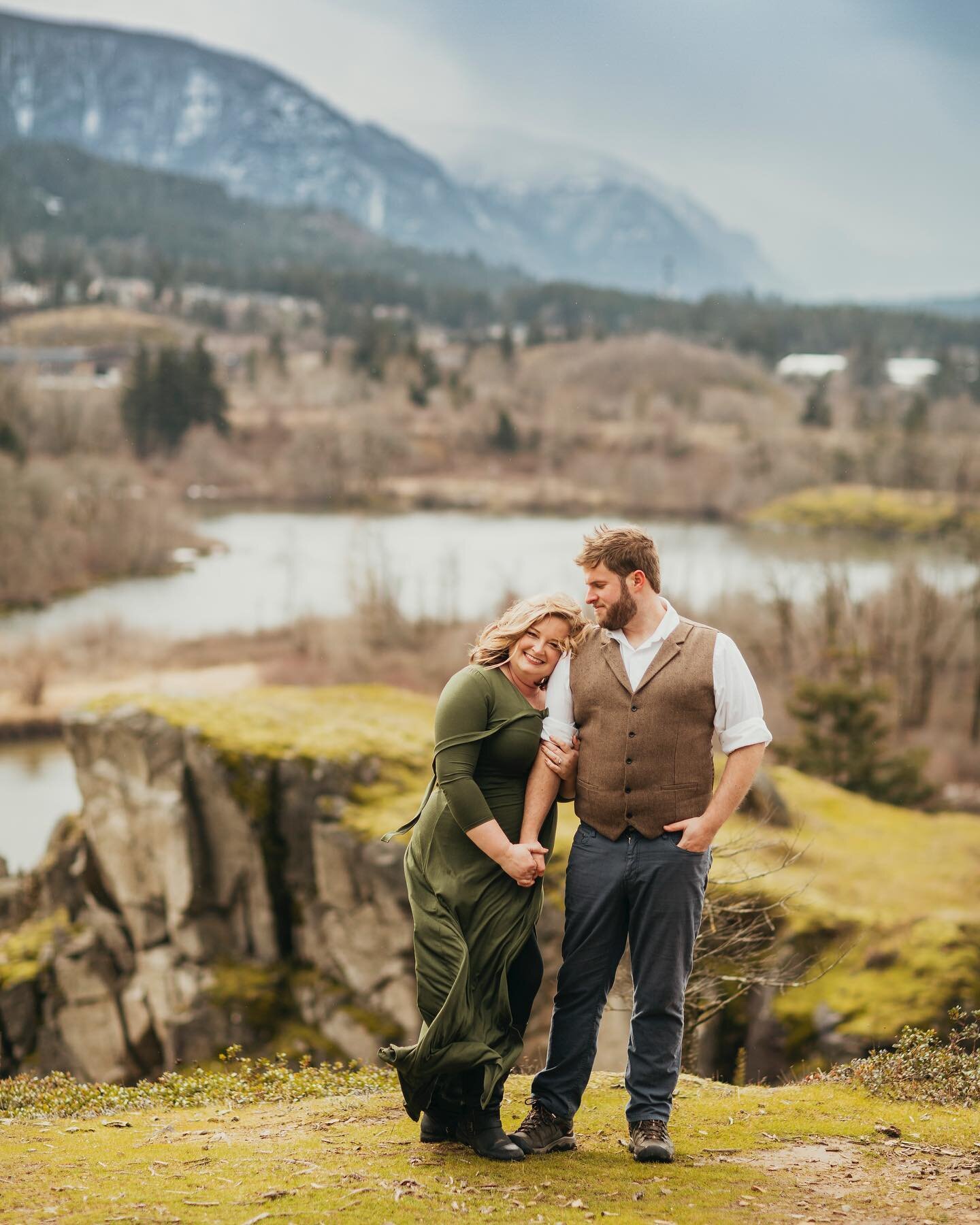 Today&rsquo;s engagement with Janice and Will was so epic!  The Gorge is such a great place to shoot.  All the green!!! Thank you @janicecrane1 for the recommendation!  Can&rsquo;t wait to share all the photos with you. 
.
.
#gorgeengagement #columbi