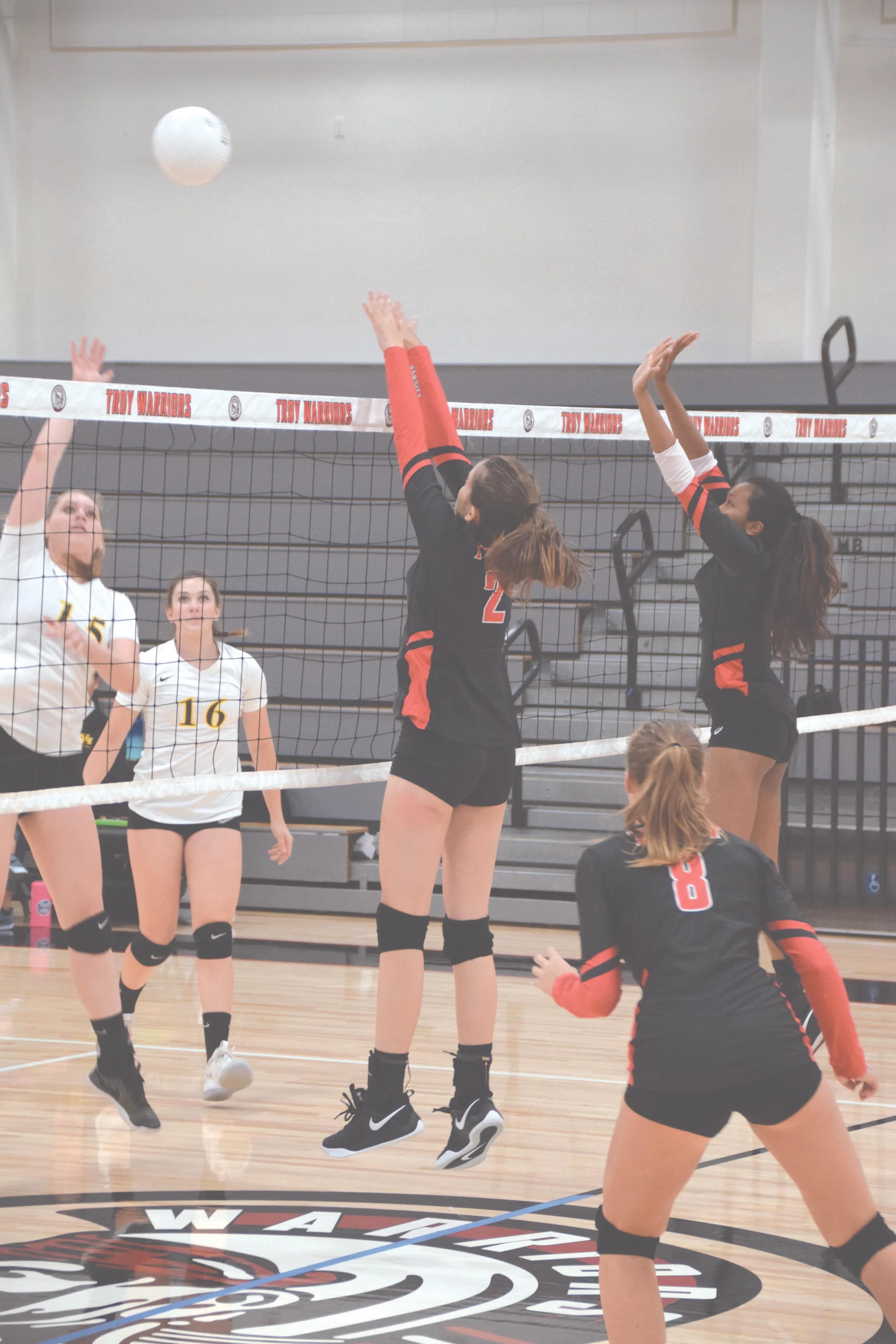 Warrior volleyball yields to Lancers
