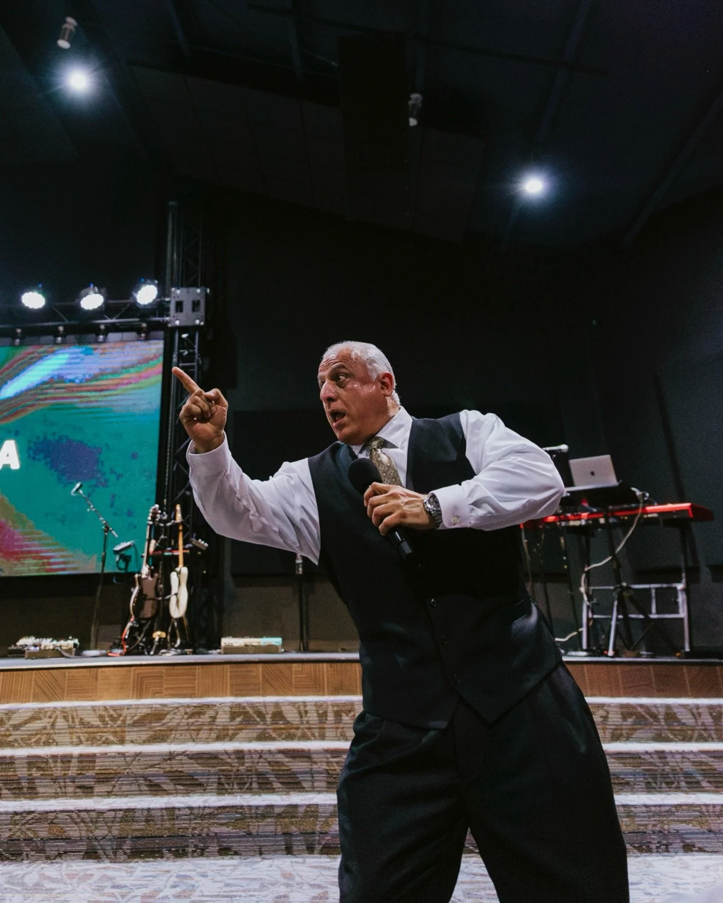 No te enfoques en lo que sientes, si no en lo que sabes, en lo que ha prometido Dios 🥹❤️