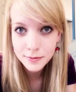 cropped-hollie-250x300.jpg