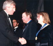 In 1986 Governor Mark White presented awards to outstanding working journalists on behalf of the Foundation.