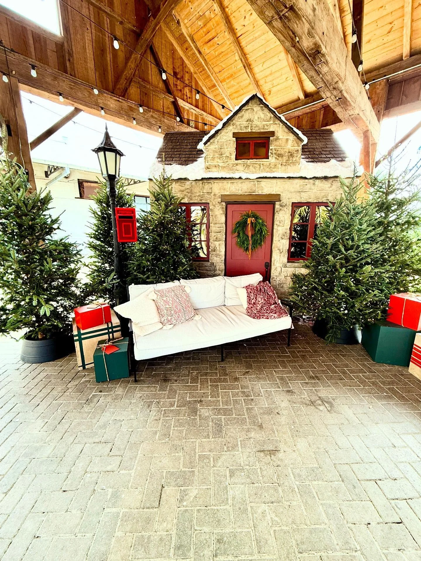 A change of scenery always has a way of resetting your perspective. Slowing down, noticing textures, light, color, and how spaces make you feel - this trip quietly refilled my creative cup in the best way. So grateful for the pause and the inspiratio