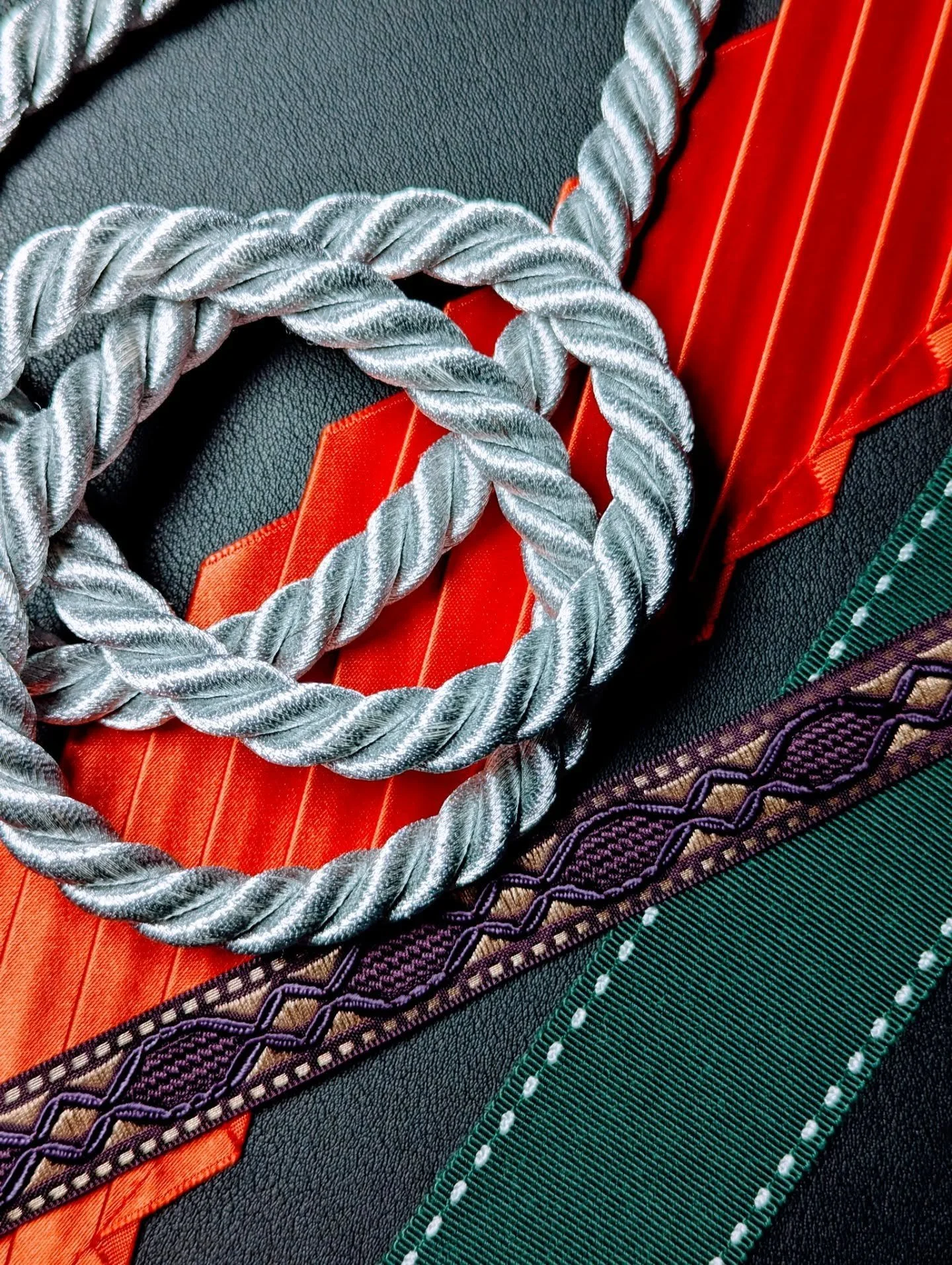 Belts are undoubtedly the "it" accessory.  For AW 2025, forget subtle - this season's waist cinchers are big, bold and piled high.  Whether it's oversized obi belts, skinny rope chain belts or double, even triple, belting, the accessory has