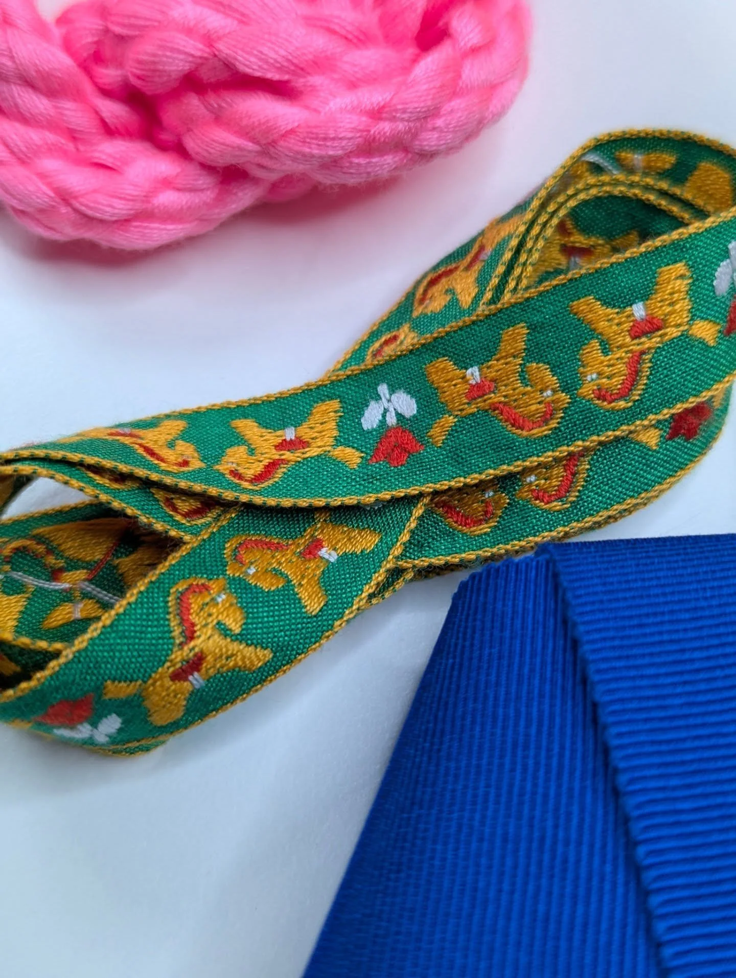 Blasts of colour like electric blue, tangerine orange, sunshine yellow, emerald green and shocking pink offer impact - and an emotional lift.  They&rsquo;re an accessible antidote to life in the current times.

#mokuba #ribbonshop #brightcolorpalette