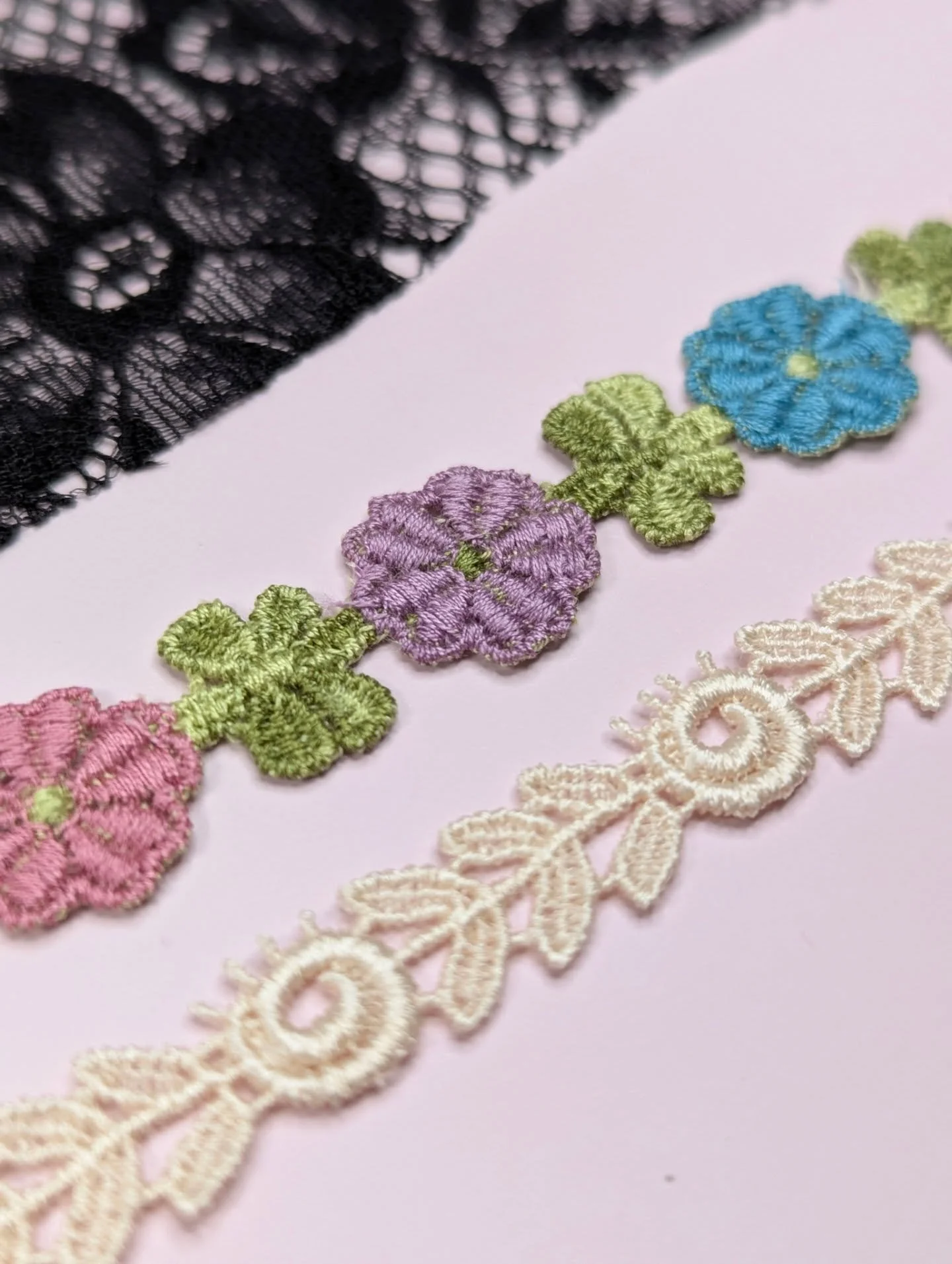 Florals in the spring are a perennial pairing.  What makes it fresh this time around is the sheer diversity of florals to choose from.  Bold artistic prints are just as on point as vintage florals.  Plays on tone, texture and dimension modernize flor