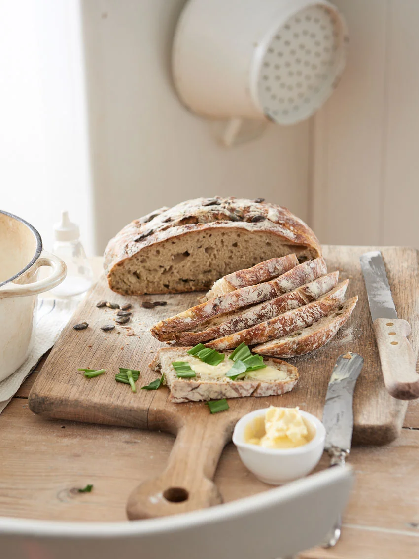 02_Endlich_Baerlauch_Brot_24234.jpg