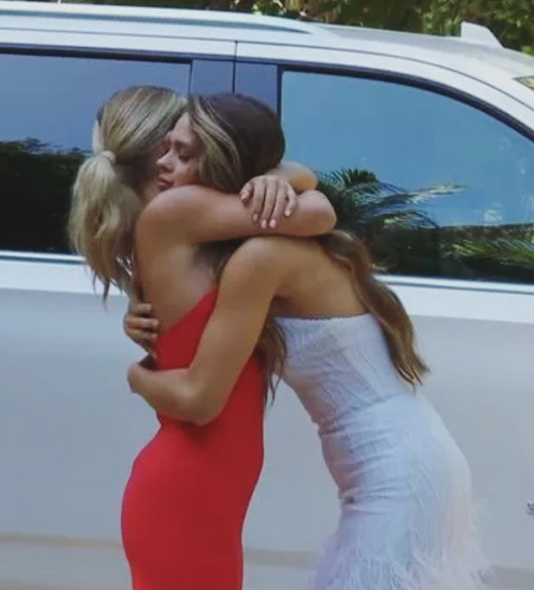 What a powerful, beautiful, tragically bittersweet moment between these women. 🦋🌹🥀 

#thebachelor  #bachelornation #daisyandkelsey