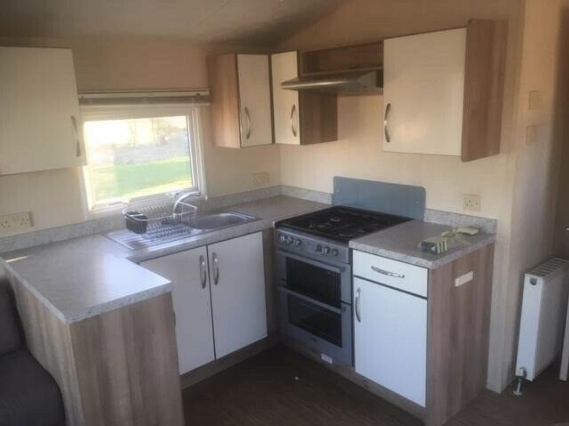 Kitchen Pollywiggle Static Caravan