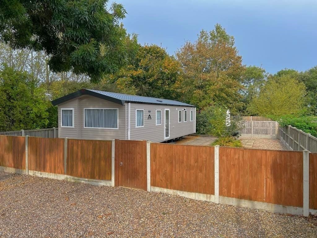 Bishy Barnabee Static Caravan at Walnut Farm Waxham