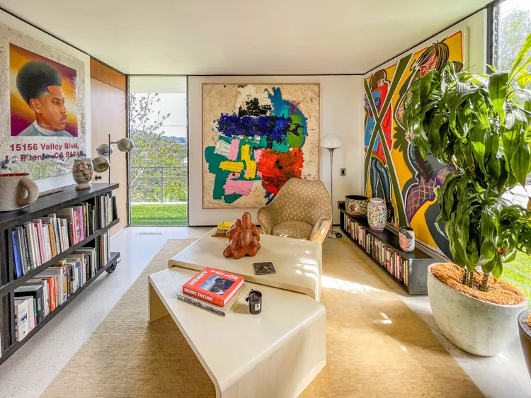 HANGMAN Fine Art Storage, Installation and Transportation