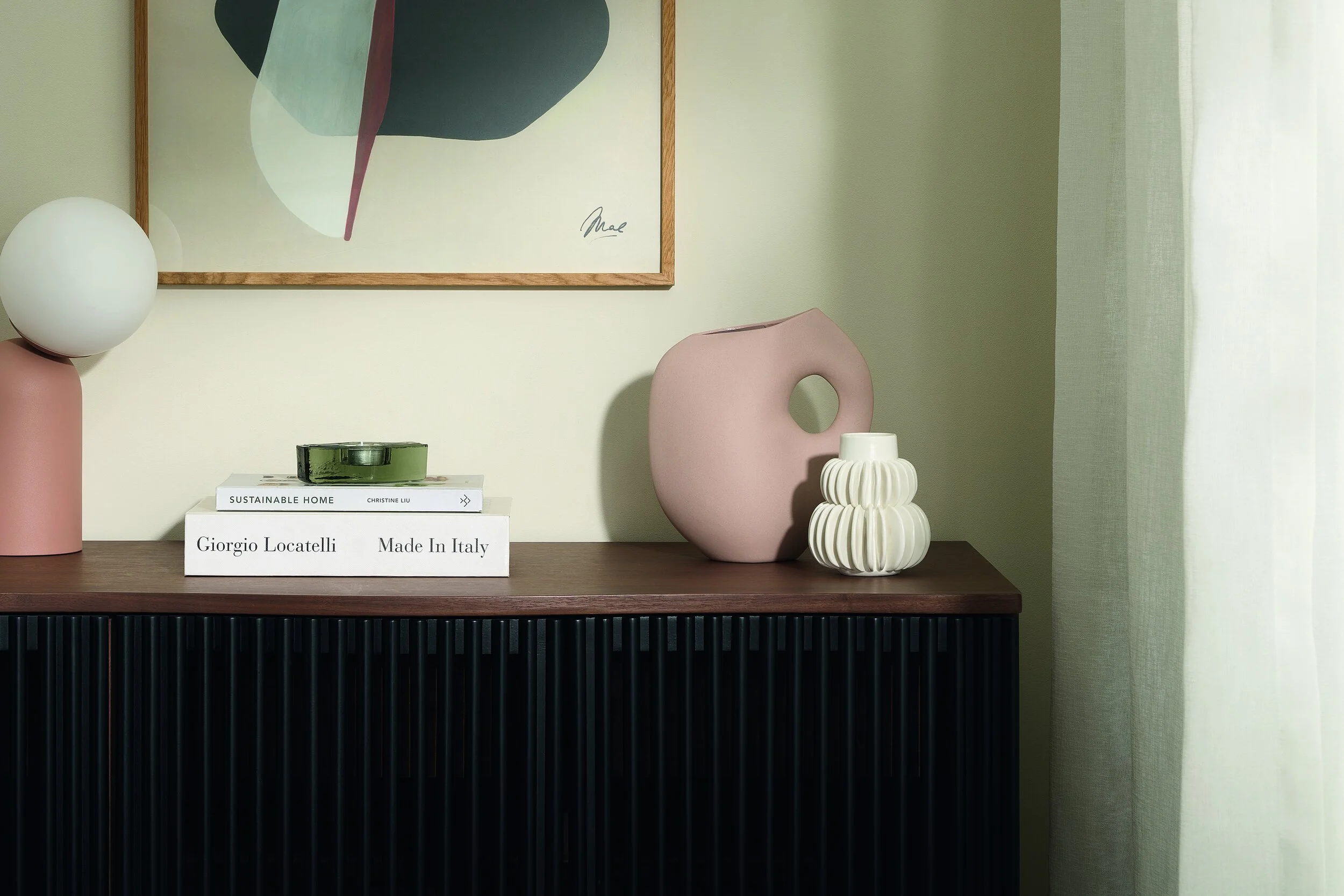 MWHHAL047WHI-UK_Halfdan-Vase-White_LB02_LS_PR.jpg