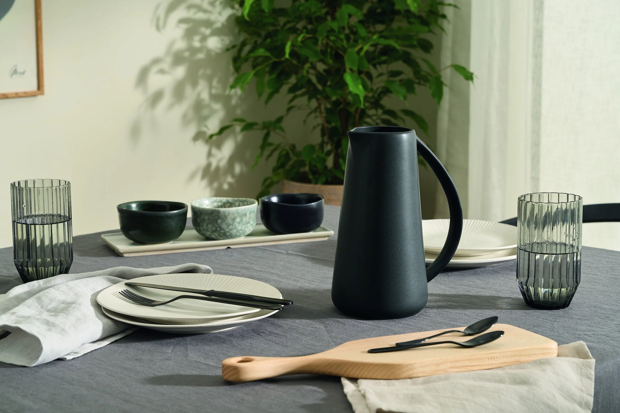 MWHEDI001BLK-UK_Edit-Stoneware-Jug-Black_LB02_LS_PR.jpg