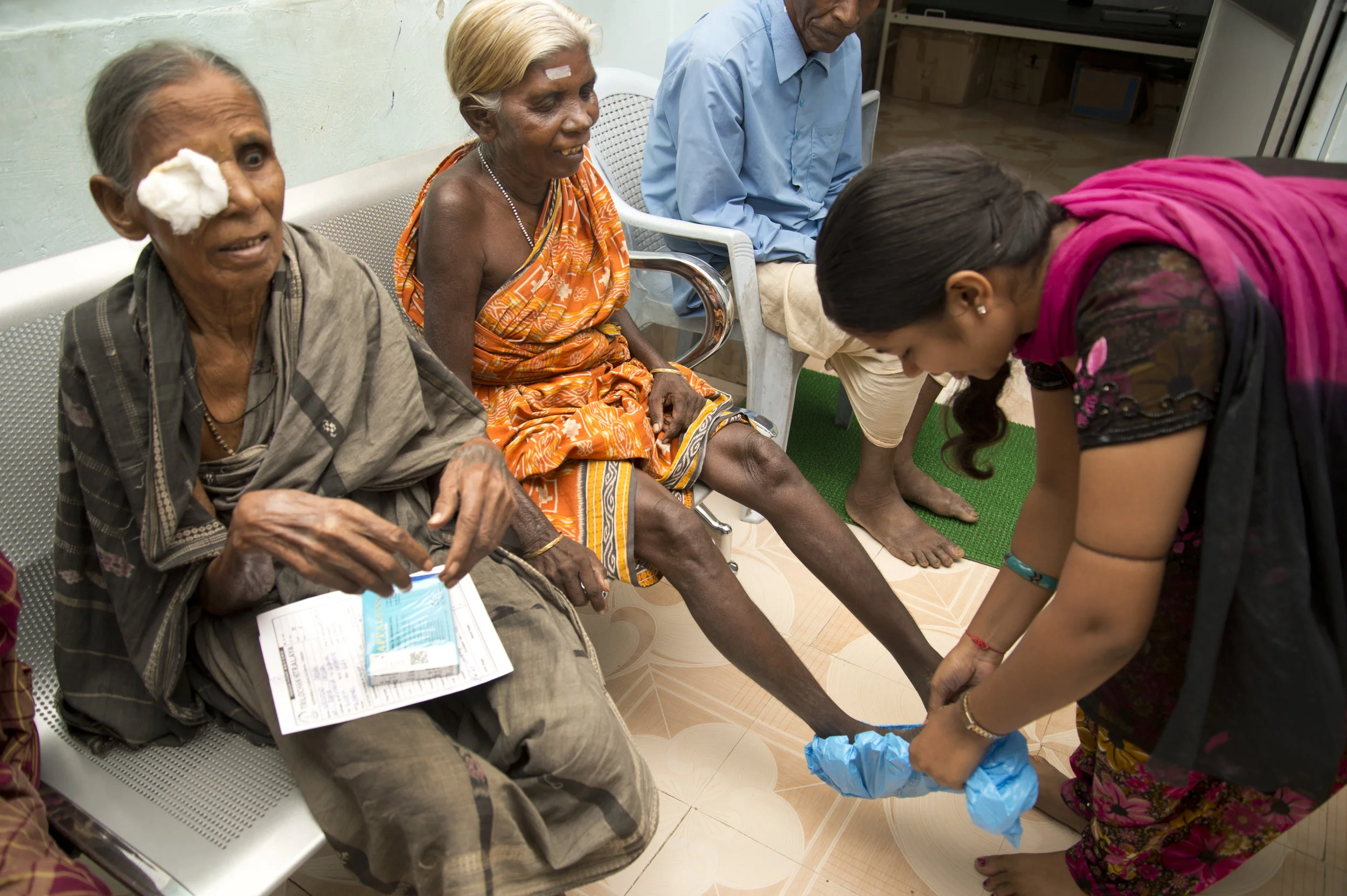 Nice pix patients and staff.jpg