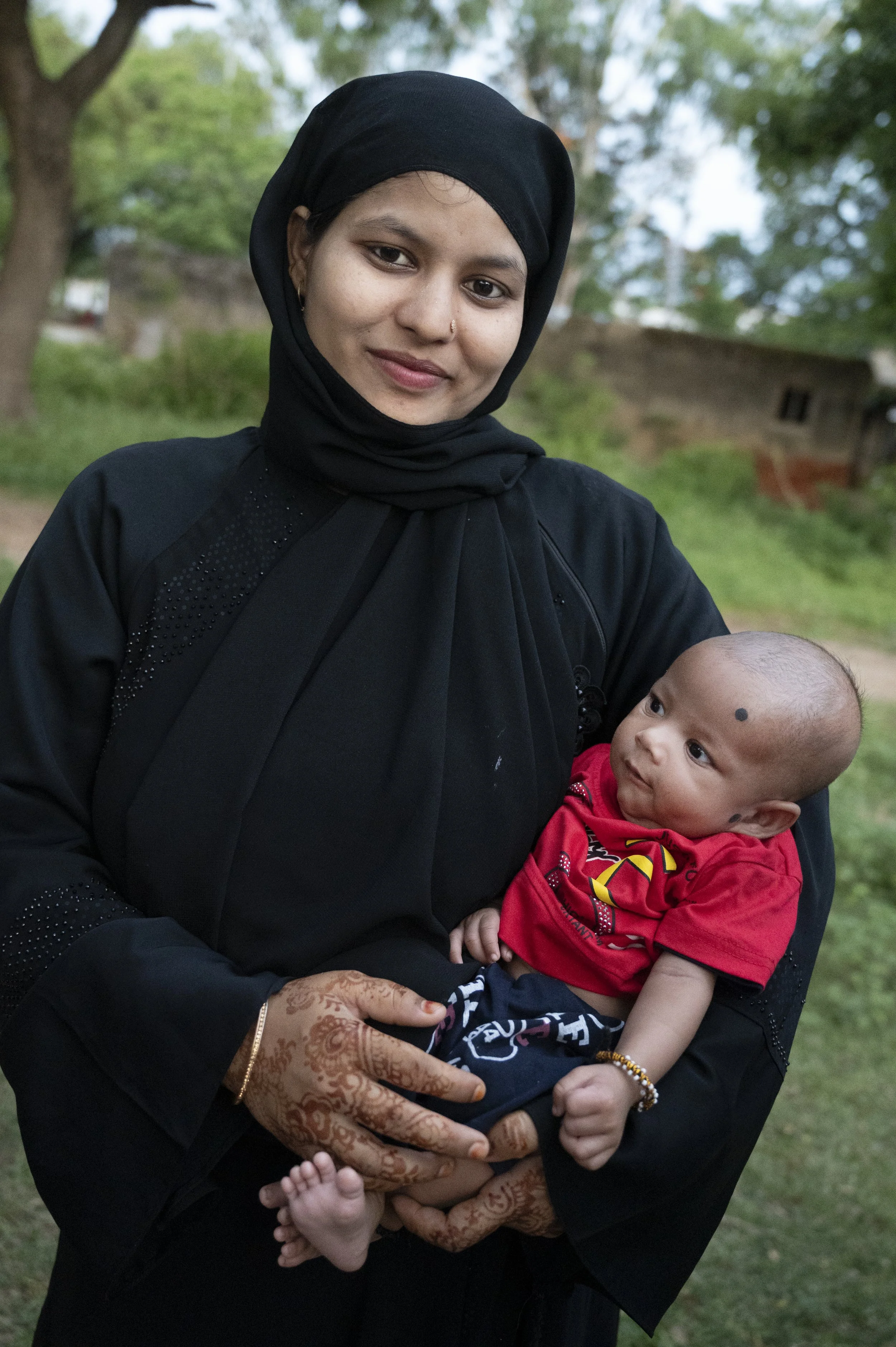 beautiful muslim mumand babe.jpg