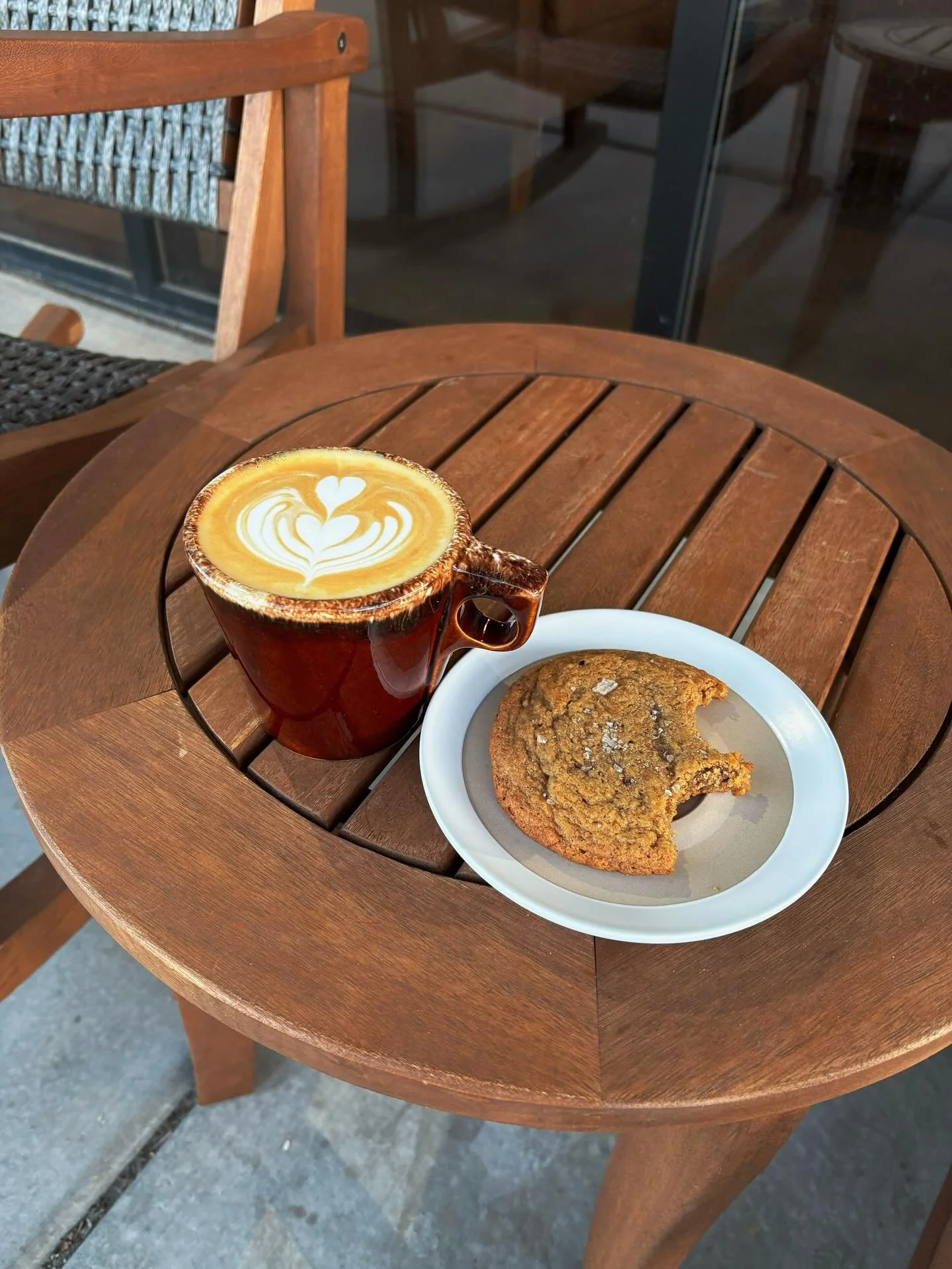 A cool breeze on a rocking chair, a pumpkin pie latte, and a @bloomandflour.abq roasted pumpkin cookie to match? It&rsquo;s the perfect combination to start the weekend 👻🎃
.
.
.
#abq #albuquerque #abqnm #505 #burque #abqcoffee #abqcoffeeshops #abqc