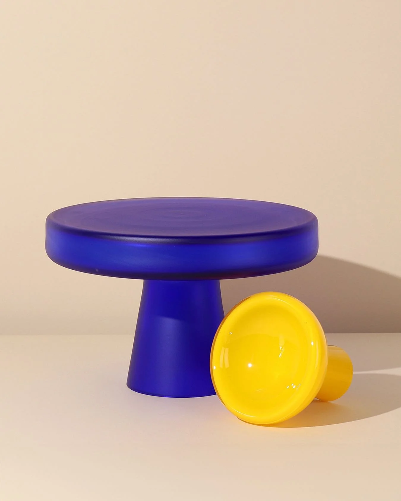 We love matte blue!
.
.
.
.
.
#sugaarandsugaar #blue #matte #color #cakestand #yellow #glossy #colors #bowl #glass #glassblowing #art #design #craft #handmade #luxury #highend #glassware #tableware #home #homedeco #pastry