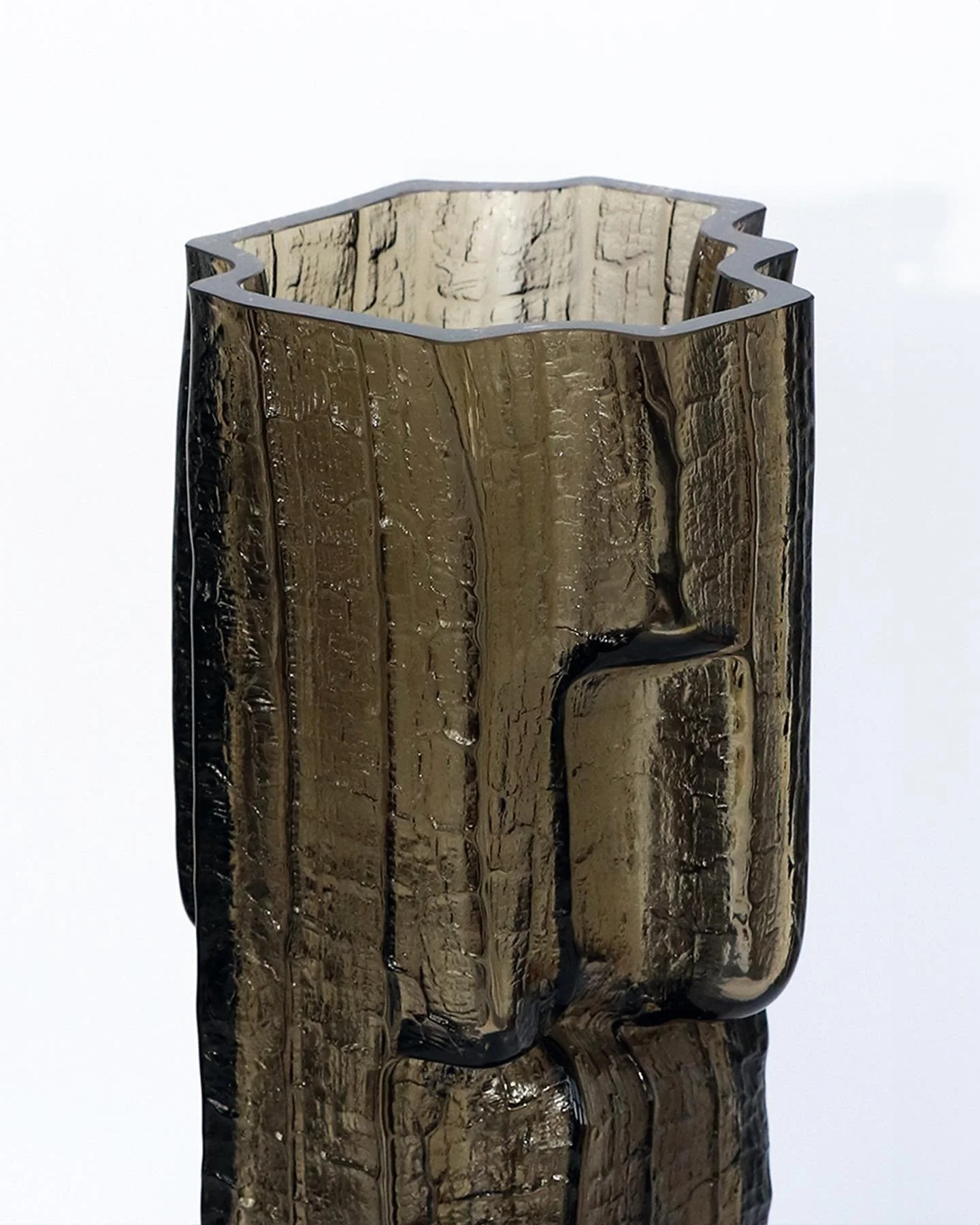 40x40
.
.
.
.
.
#sugaarandsugaar #glass #glassblowing #handmade #craft #new #design #bronze #40 #40x40 #vase #flowers #flowerstagram #flowershop #home #deco #decoration #homedeco #interior #large #love #luxury