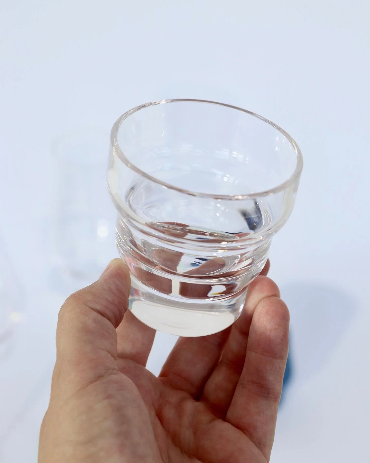 Cortado glass
.
.
.
.
.
#sugaarandsugaar #glass #handmade #craft #glassblowing #new #design #crystal #coffee #coffeemug #coffeelover #cortado #barista #crystal #waves #love #gift #giftideas #home #latteartgram #latteart #luxury