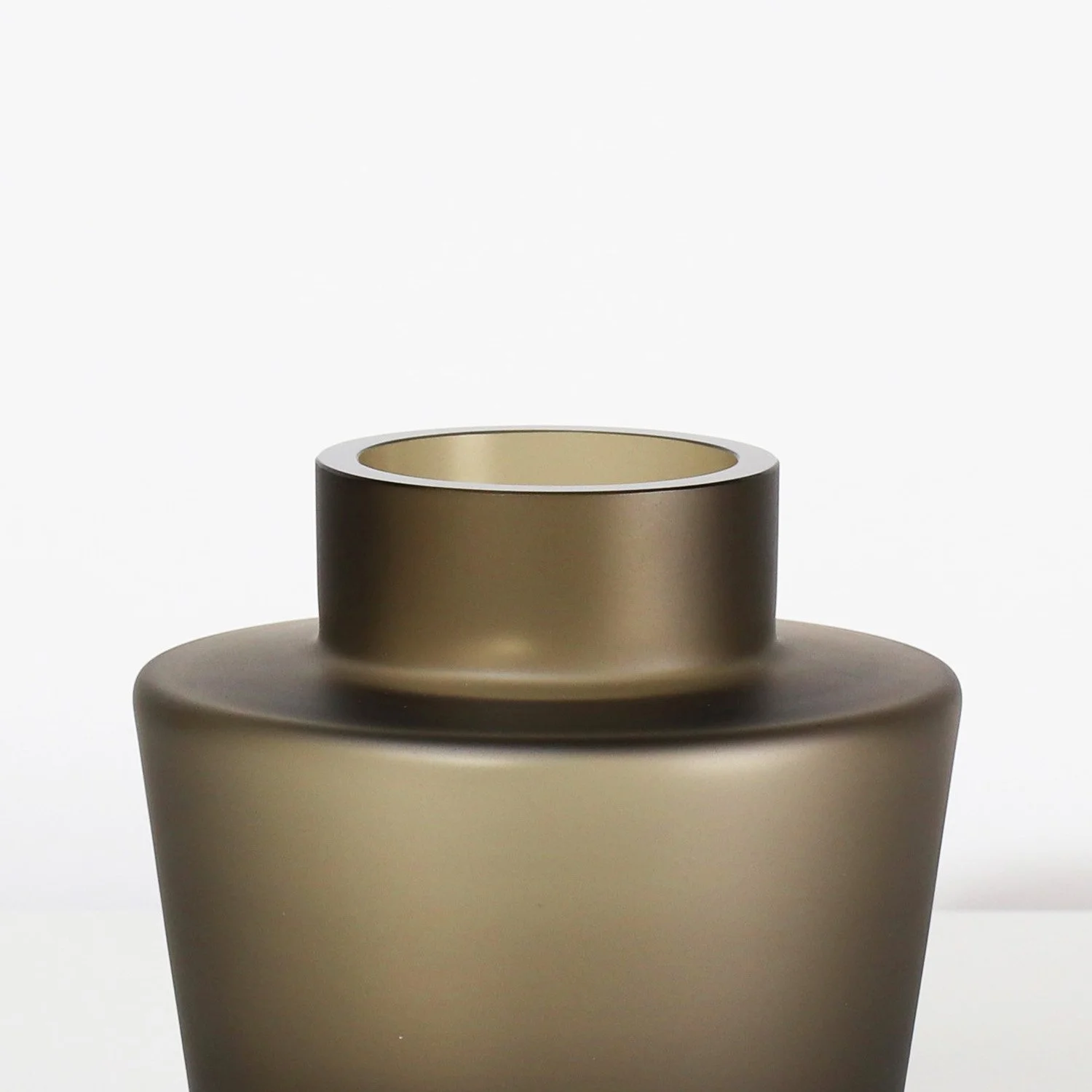 S&S_WEB_Vase_M_Bronze_Transparent_Matte_Zoom.jpg