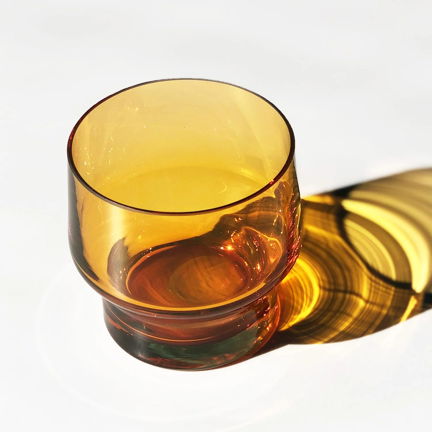 S&S_WEB_Glass_Water_Amber_Transparent_Glossy_Zoom.jpg
