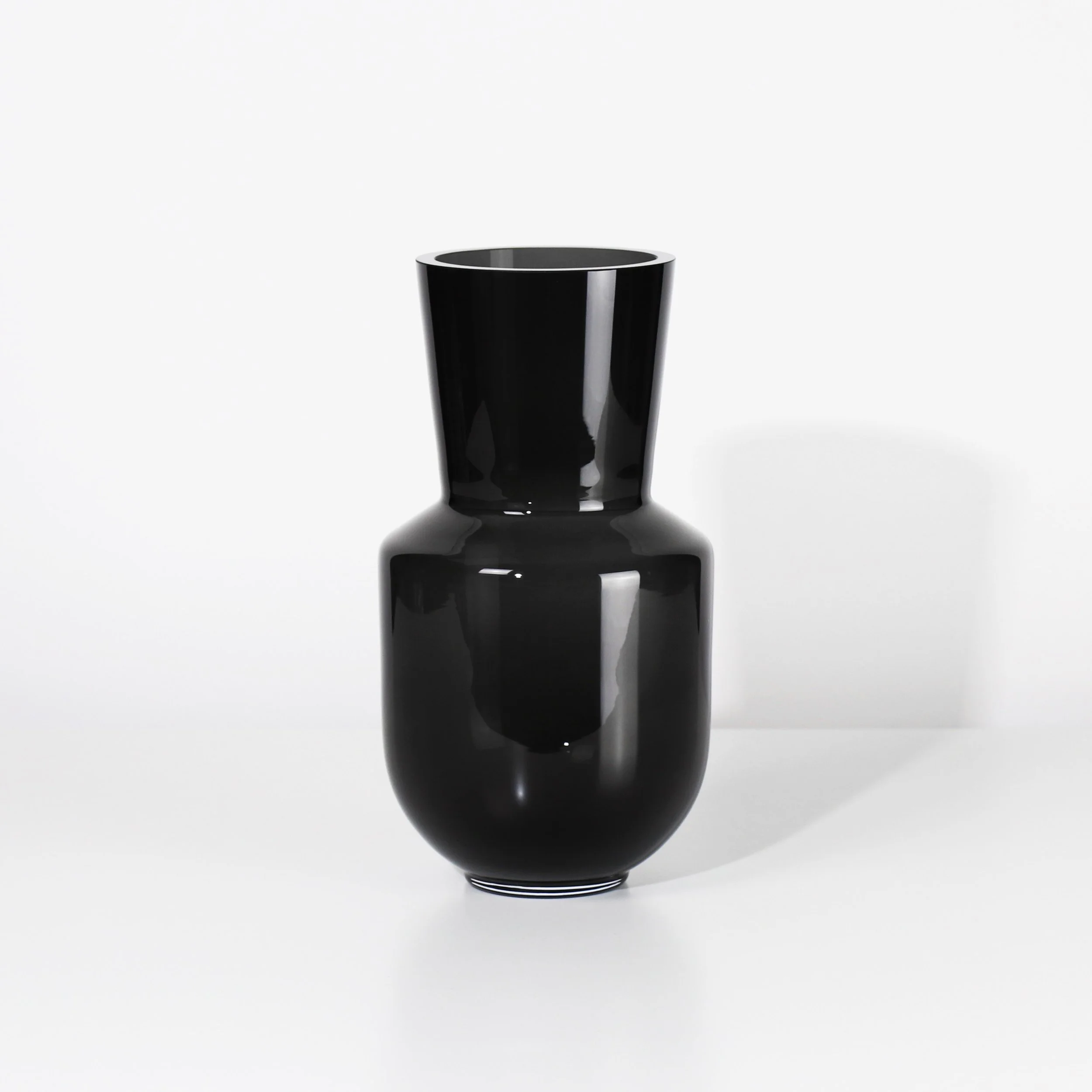 S&S_WEB_Vase_L_02_Smoke_Transparent_Glossy.jpg