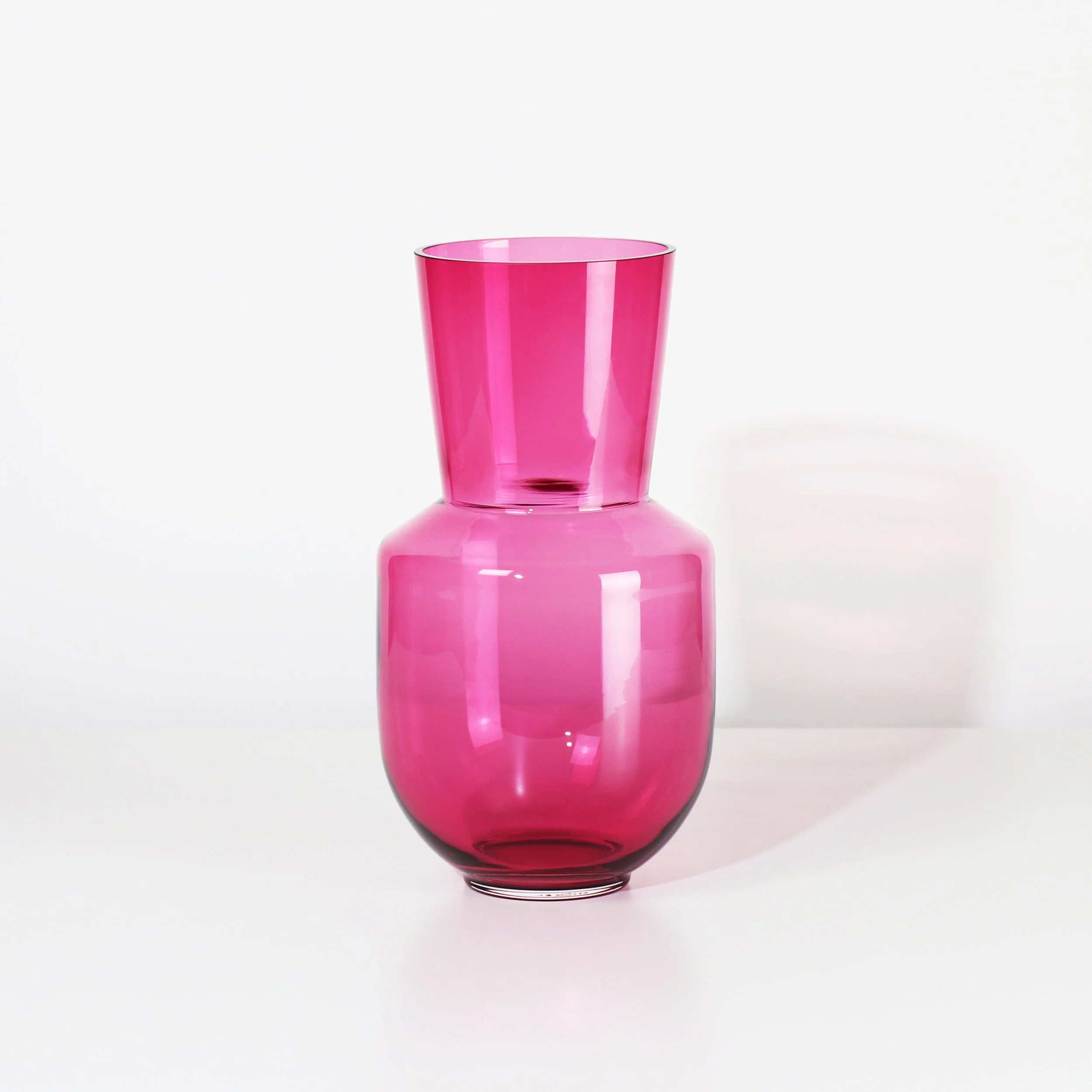 S&S_WEB_Vase_L_02_Cyclamen_Transparent_Glossy.jpg