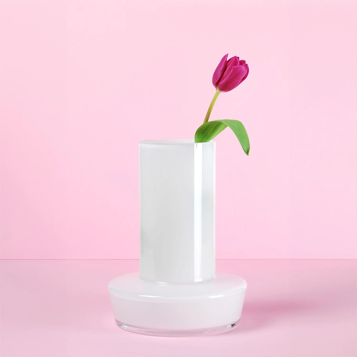 S&S_WEB_Vase_L_White_Opaque_Glossy_Flower.jpg