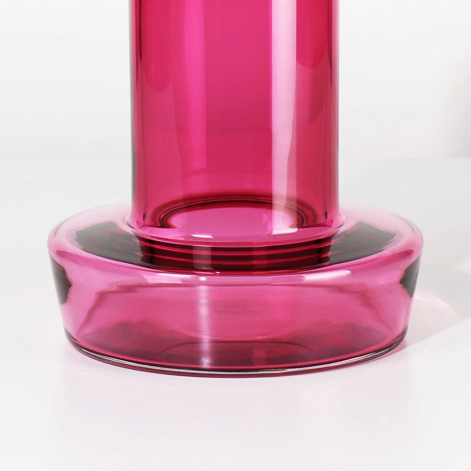 S&S_WEB_Vase_L_Cyclamen_Transparent_Glossy_Zoom.jpg