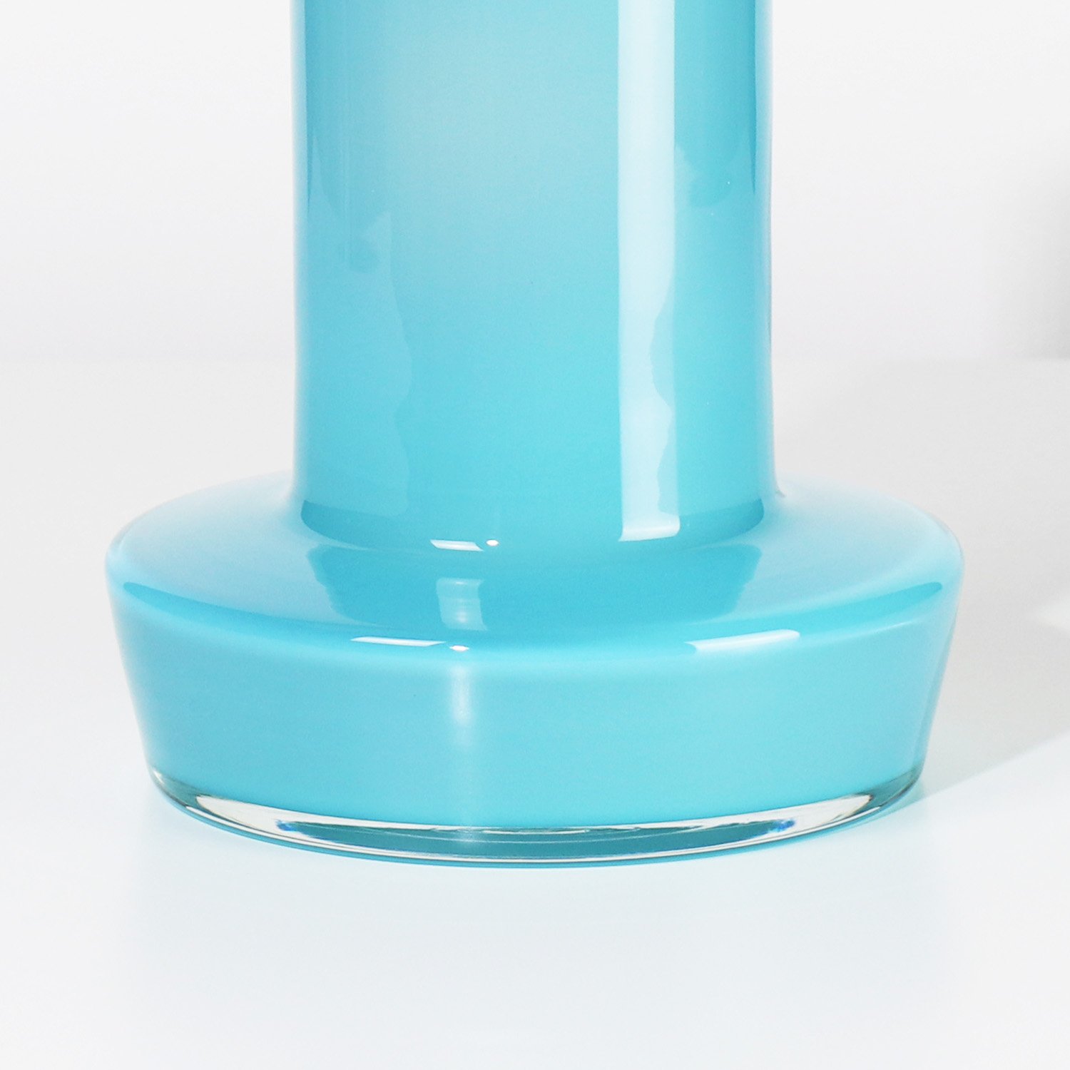 S&S_WEB_Vase_L_Blue_Opaque_Glossy_Zoom.jpg